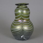 Jugendstil-Vase - Freiherr von Poschinger, dickwandiges irisierendes Glas mit weißen gekämmten Fade