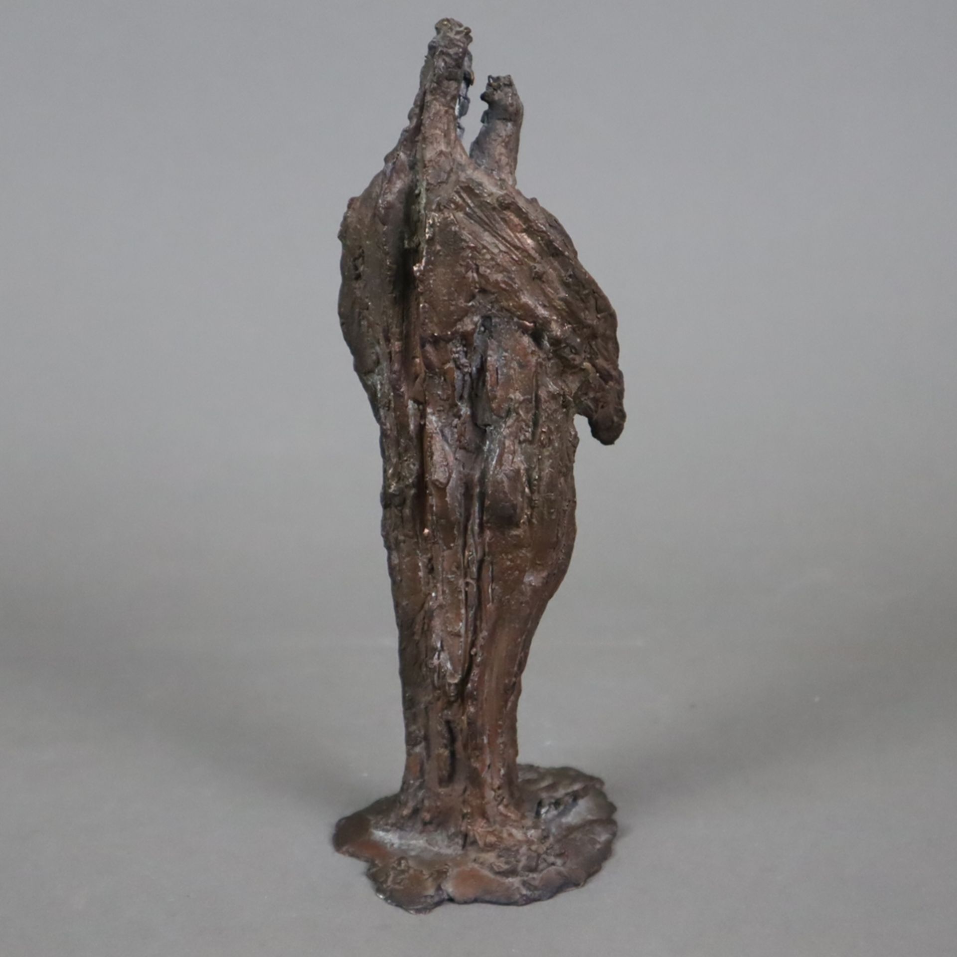Abstraktes Paar - 20. Jh., Bronze, dunkel patiniert, undeutlich monogrammiert, Bodenunterseite numm - Bild 5 aus 7