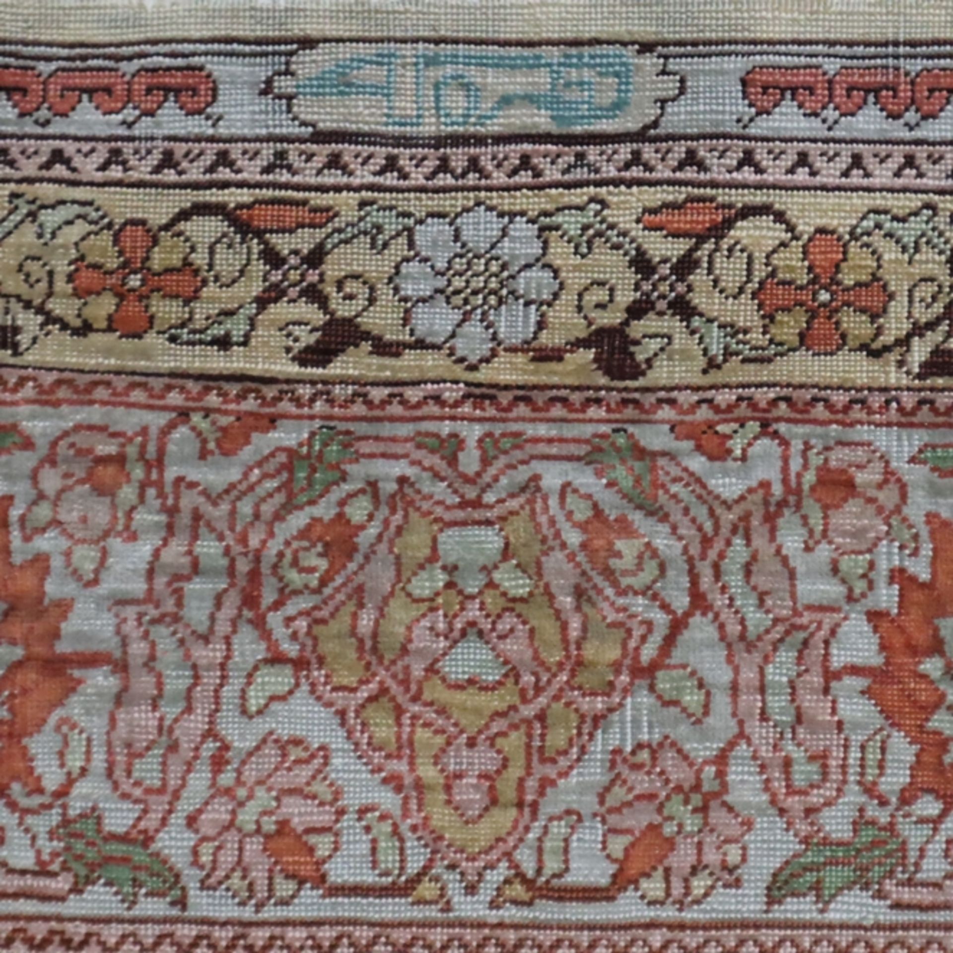 Hereke - 20. Jh., signiert, Seidenteppich, feine Knüpfung, floral gemustert, ca. 116 x 79 cm, Absch - Bild 5 aus 7