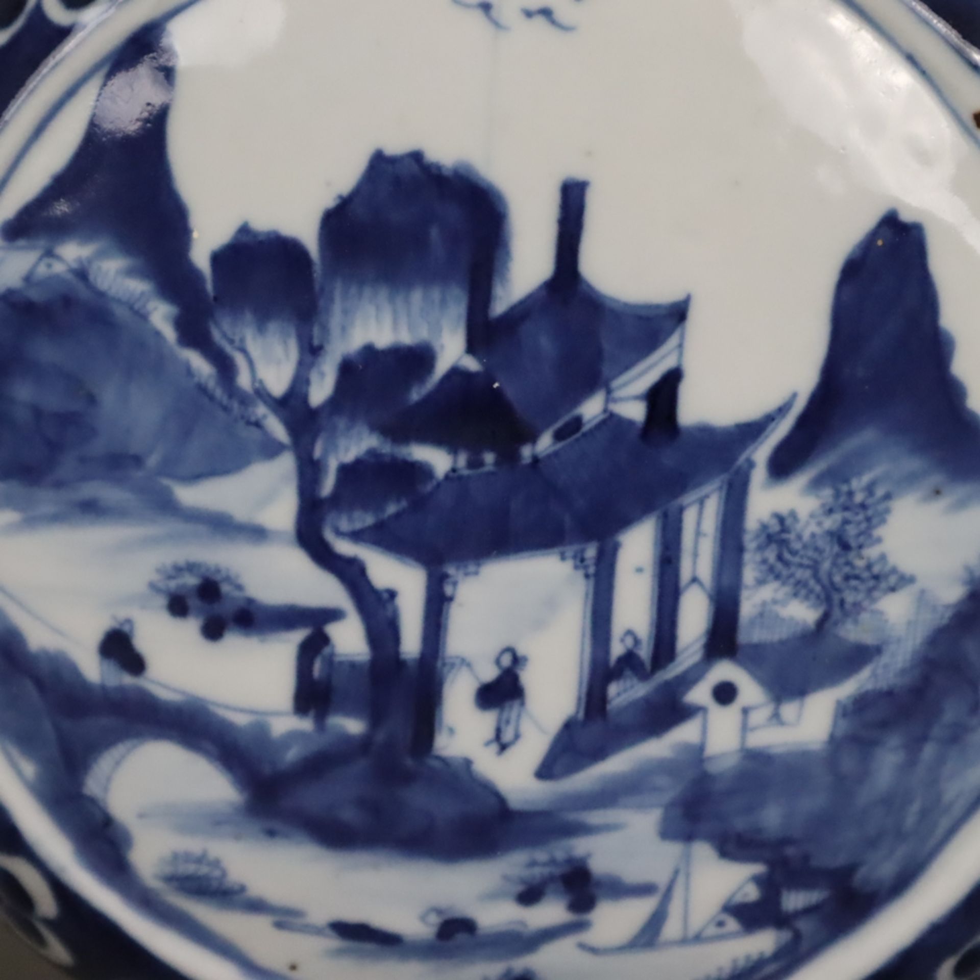 Mond-/Pilgerflasche - China, Ende 19.Jh., Porzellan mit Blaumalerei, Flaschenform mit Röhrenhals un - Image 3 of 11