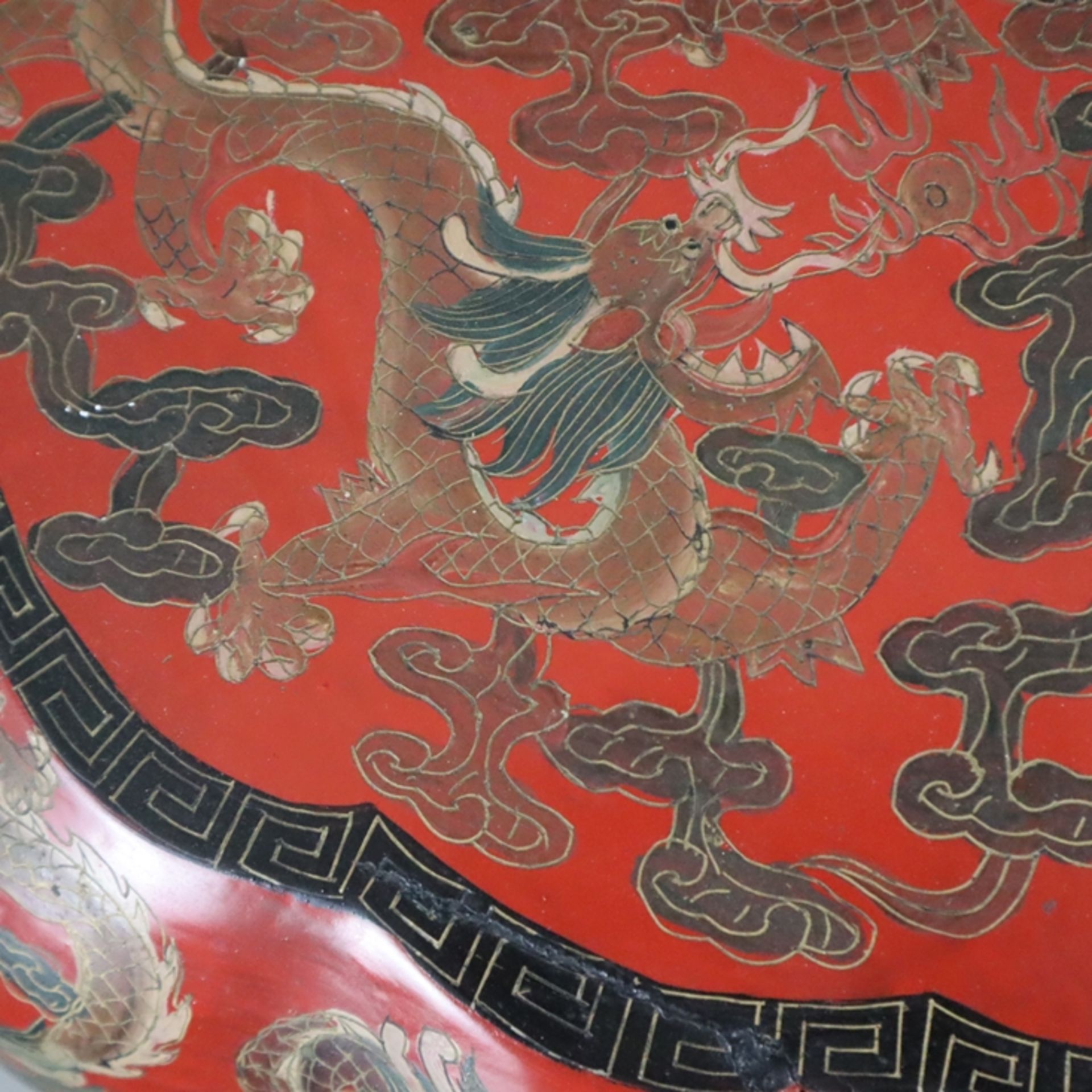 Große runde Deckeldose - China, Qing-Dynastie, frühes 19.Jh., ausladender sechzehnpassiger Korpus m - Image 6 of 10