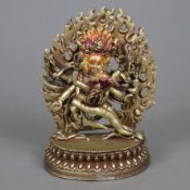 Figurine des Yidams Vajrakila mit Gefährtin in Aureole- Tibet / China 20.Jh., Kupferlegierung, verg