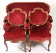 Louis-Philippe-Sofa und zwei Sessel - Dekorativer Zweisitzer mit geschweiften Kanten und Rocaillen-