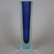 Schwere Sommerso-Vase - Murano / Italien, 2. Hälfte 20. Jh., dickwandiges farbloses Glas, blau unte