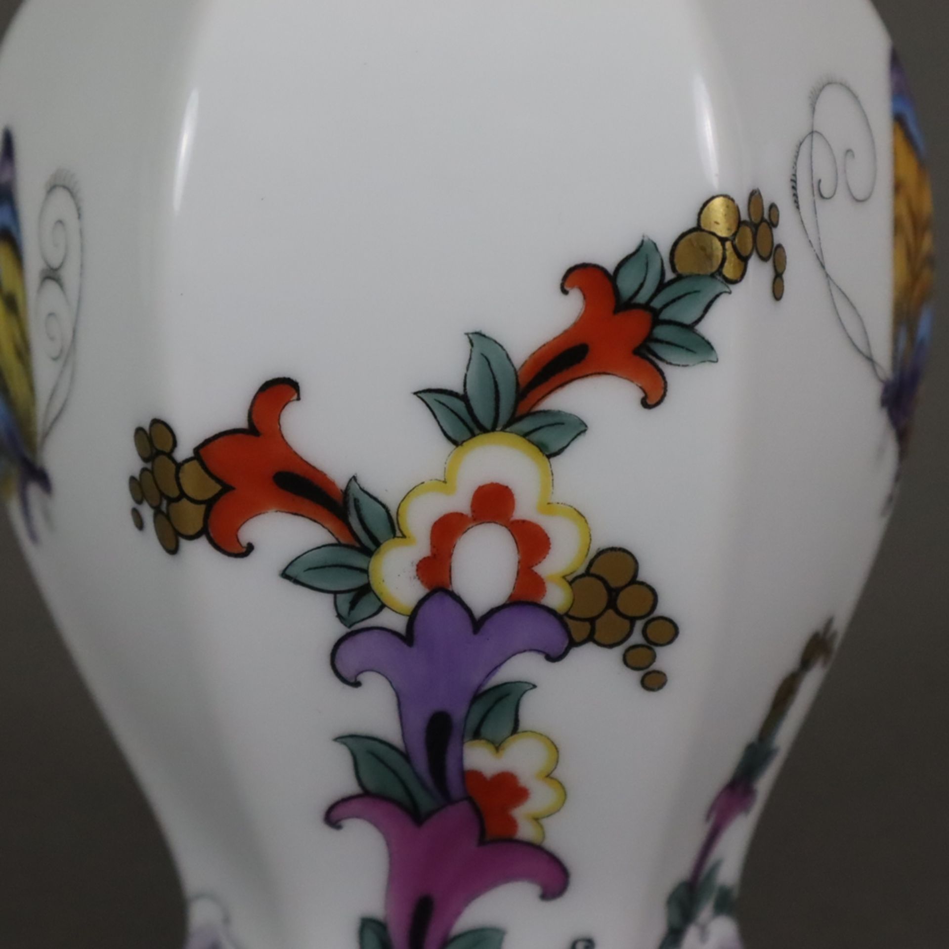 Art-déco-Vase "Butterfly" - Rosenthal, mit Schriftzug Bavaria und Buchstaben „E“, um 1926, mehrpass - Bild 4 aus 8