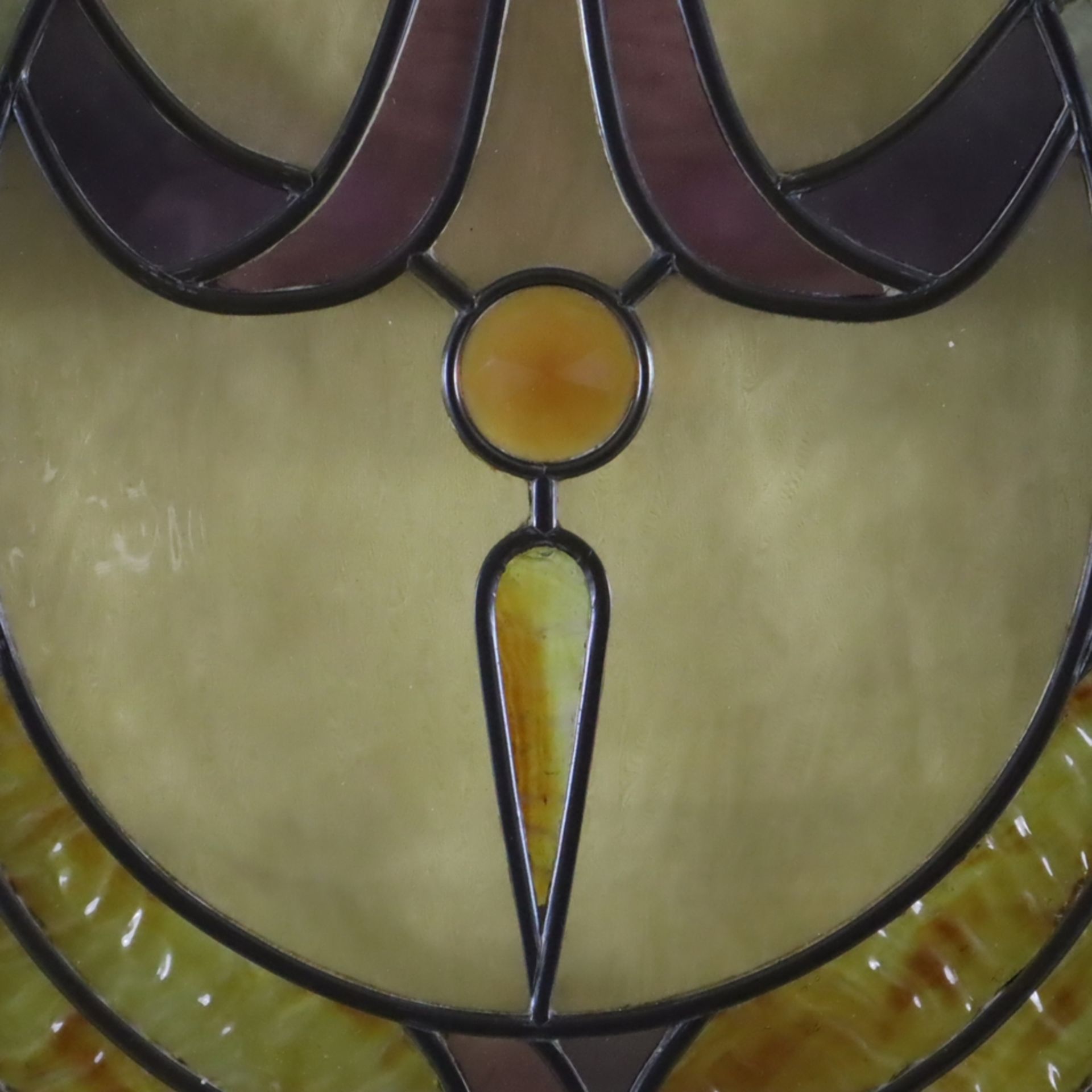 Konvolut Bleiverglasungen mit Jugendstildekor - 3-tlg, Belgien, hochrechteckige Paneele mit Bogenab - Image 4 of 12