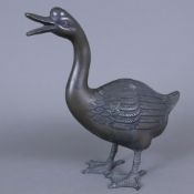 Entenfigur - naturnahe Ausformung aus Bronze, H.-ca. 31cm, ca. 2035 g