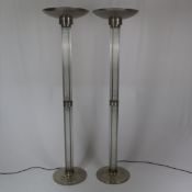 Ein Paar Stehlampen / Deckenfluter im Art Déco-Stil - Relco, Mailand, Metall und Glas, auf rundem M