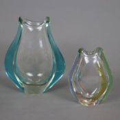 Zwei Vasen - Tschechien, Entwurf: Miroslav Klinger, wohl Zelezny Brod Sklo (ZBS), dickwandiges Klar