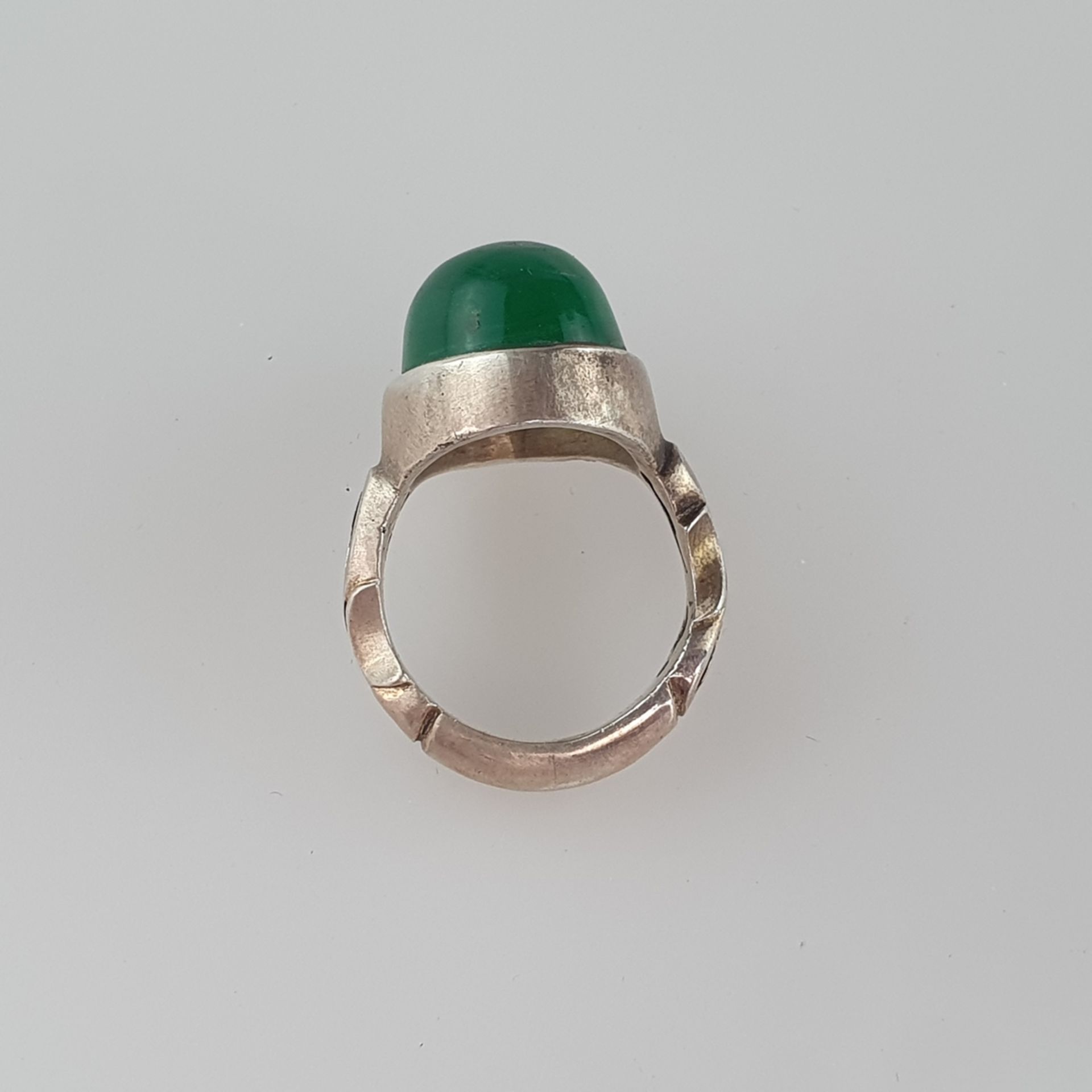 Herrenring mit Jade - Silber massiv, ovaler Ringkopf mit hochgewölbtem grünem Jadecabochon (Steinma - Bild 5 aus 5