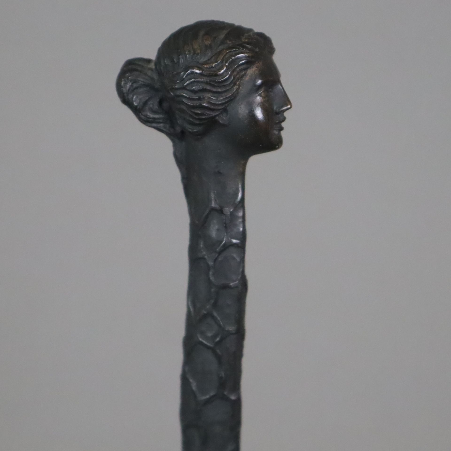 Dali, Salvador (1904 Figueras -1989 ebenda) - "Venus a la girafe", Bronze, dunkel patiniert, im Gus - Bild 5 aus 15