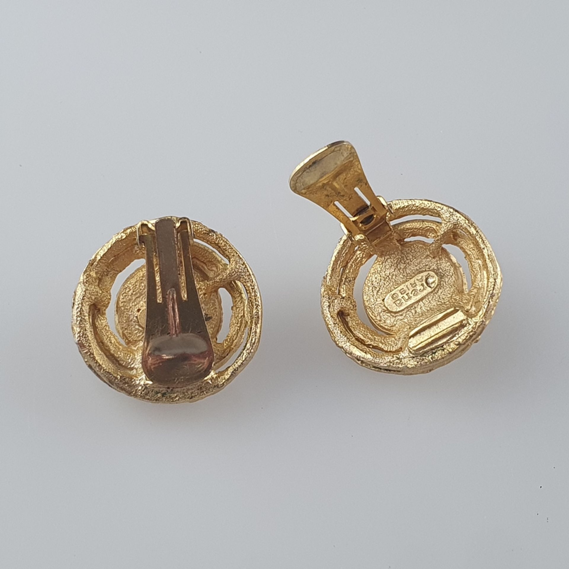 Ein Paar Vintage-Ohrclips - Orena / Frankreich, goldfarbenes Metall mit künstlichen Türkiscabochons - Bild 5 aus 5
