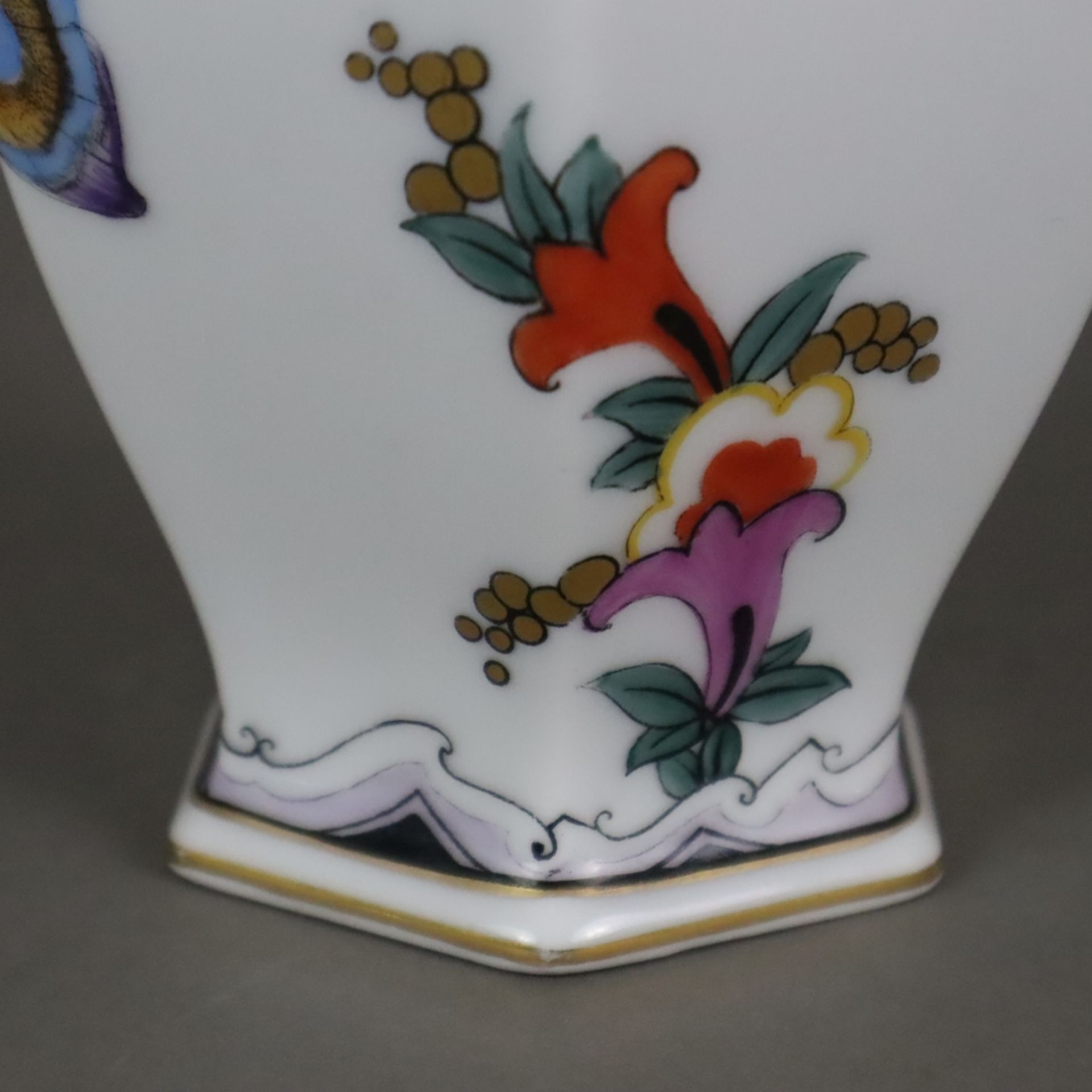 Art-déco-Vase "Butterfly" - Rosenthal, mit Schriftzug Bavaria und Buchstaben „E“, um 1926, mehrpass - Bild 6 aus 8