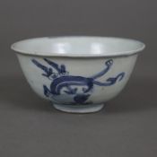 Schale - China, ausgehende Ming-Zeit, Porzellan. unterglasurblaue Bemalung, umgekehrte Glockenform,