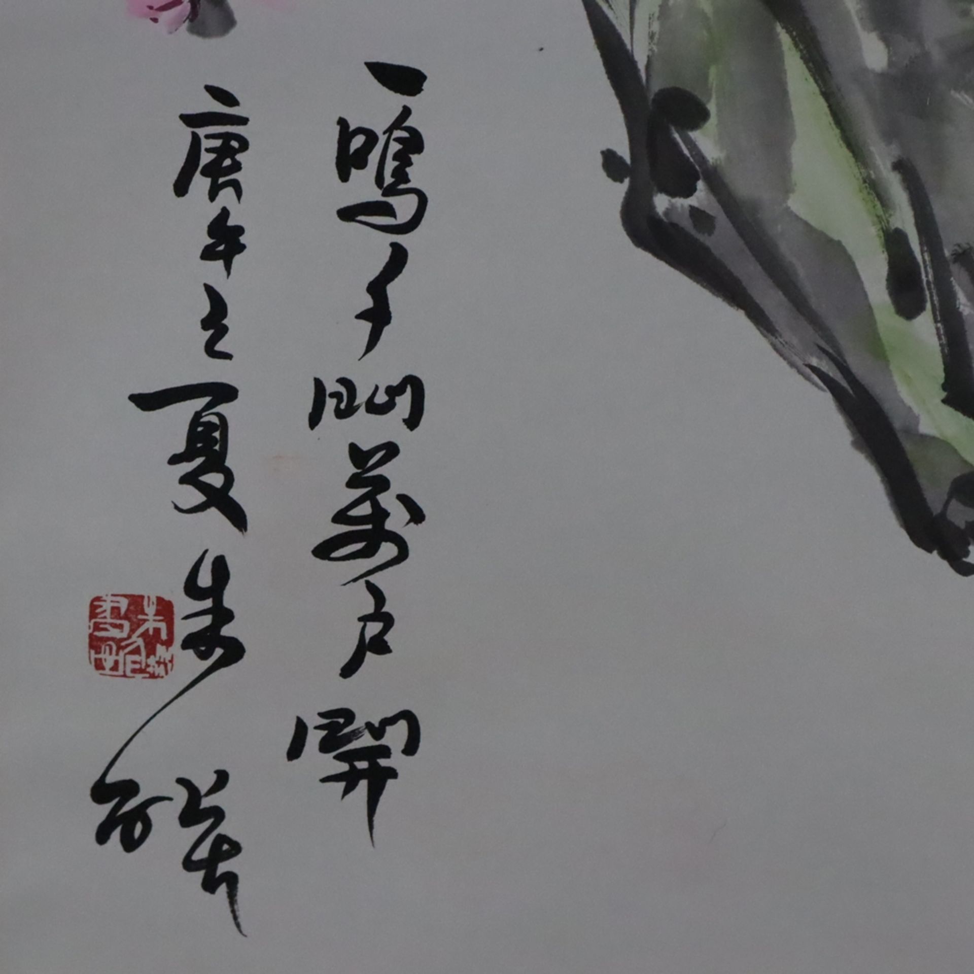 Chinesisches Rollbild - Hahn auf Felsen mit blühendem Zweig, Tusche und Farben auf Papier, in chine - Image 6 of 7