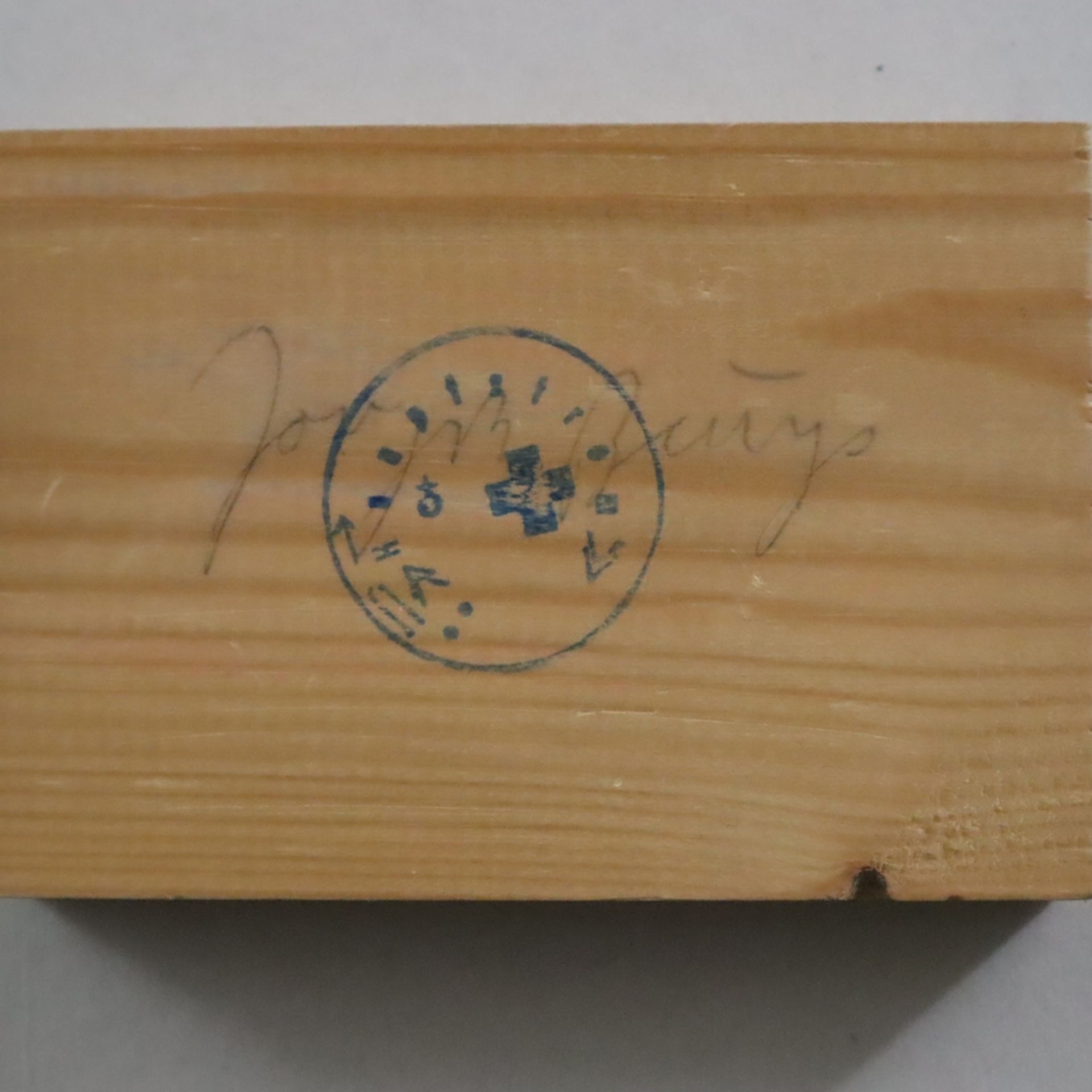 Beuys, Joseph (1921 Krefeld - 1986 Düsseldorf) - "Holzpostkarte", Siebdruck auf Fichtenholz, Multip - Bild 3 aus 4