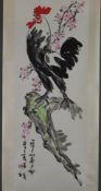 Chinesisches Rollbild - Hahn auf Felsen mit blühendem Zweig, Tusche und Farben auf Papier, in chine