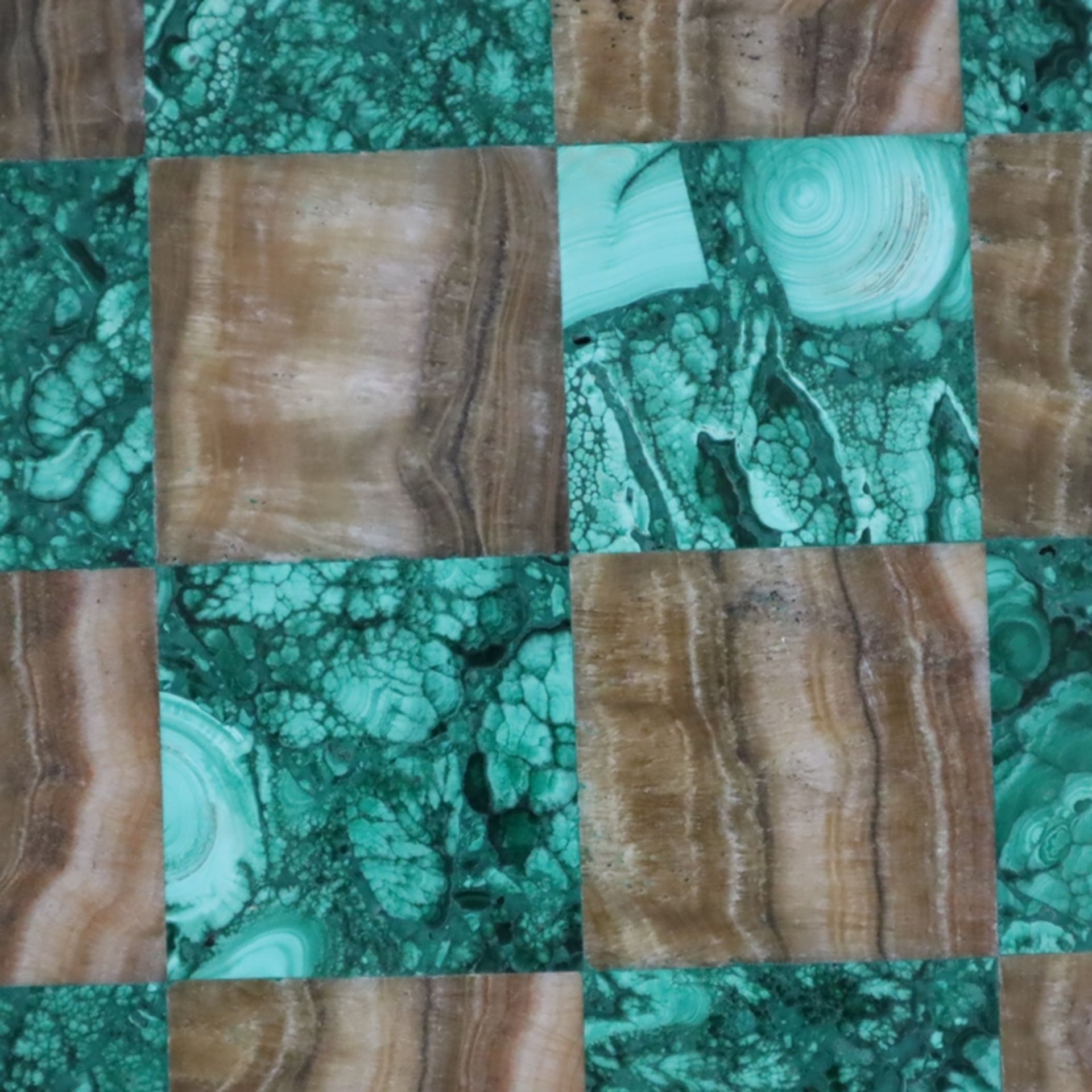 Russisches Schachbrett mit Farbsteinfeldern - Furniere aus fein geädertem smaragdgrünem Malachit, A - Bild 3 aus 6