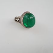 Herrenring mit Jade - Silber massiv, ovaler Ringkopf mit hochgewölbtem grünem Jadecabochon (Steinma