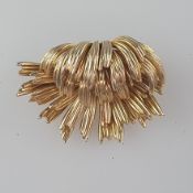 Vintage-Brosche in stilisierter Chrysanthemenform- Henkel & Grosse (Pforzheim), goldfarbenes Metall