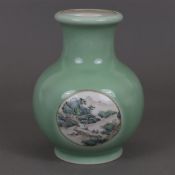 Seladon-Vase - Porzellan mit polychromer Emailbemalung, China, gebauchte Vase mit eingeschnürtem Ha