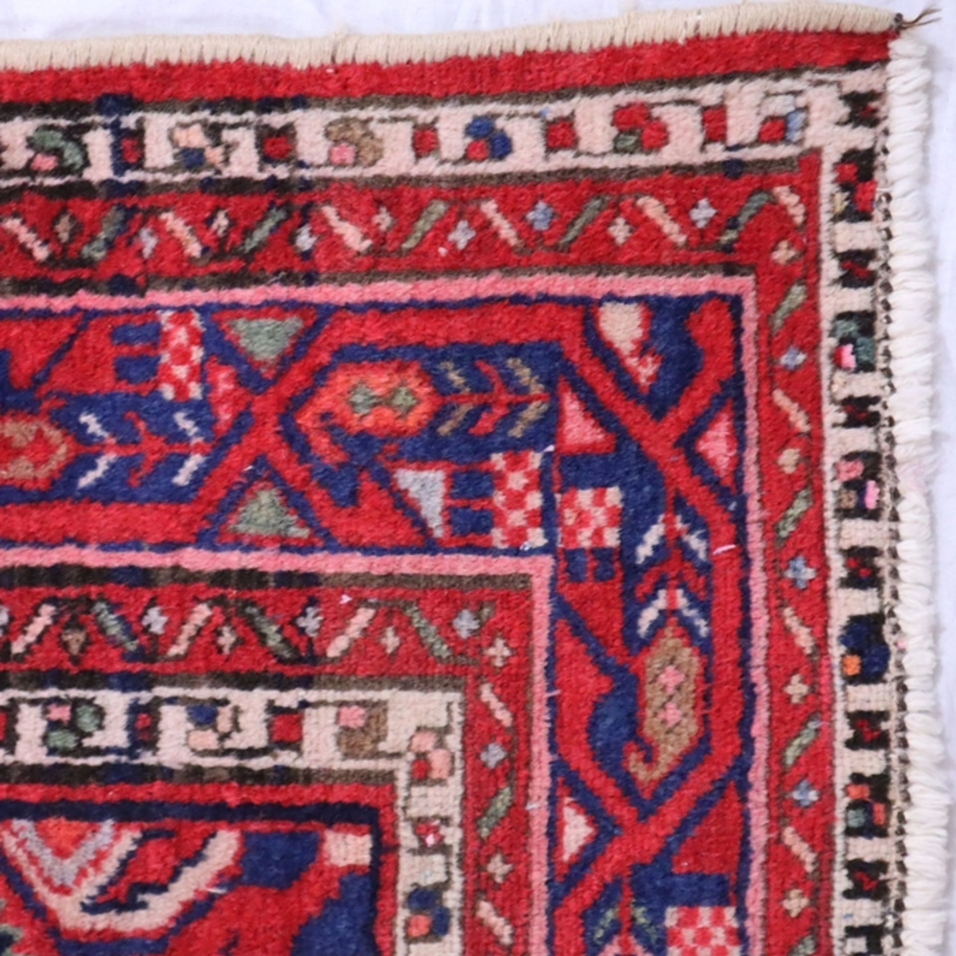 Orientteppich - Wolle, rotgrundig, ornamental gemustert, mehrfache Bordüre, u.a. mit Vogelmuster, A - Bild 6 aus 8