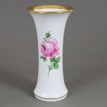 Vase - Meissen, Pfeifferzeit (1924-1934), Dekor "Rote Rose", Keulenform, Porzellan, polychrome flor