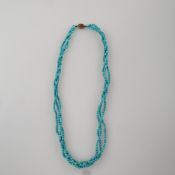 Türkiscollier - dreisträngige Halskette aus feinen Türkisperlen (Perlen-Dm.ca.3mm), Silberverschlus