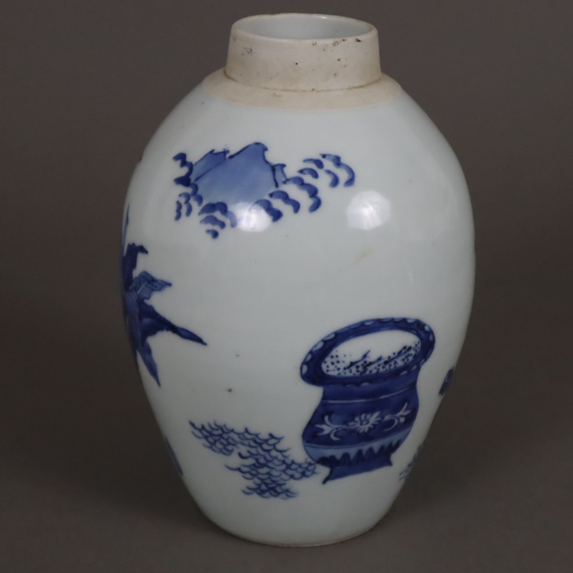 Blau-weiße Vase - China, Qing-Dynastie, Porzellan, ovoide Form, umlaufend in Unterglasurblau bemalt - Image 3 of 8