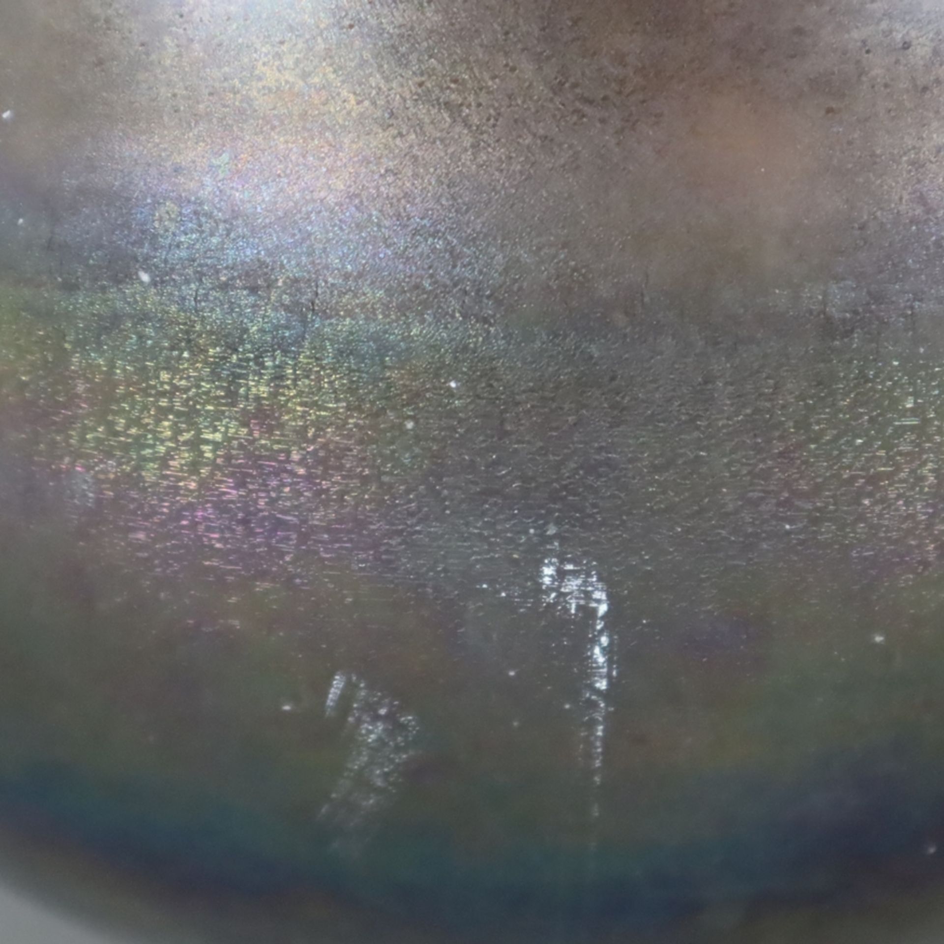 Jugendstil-Blumentopf - irisiertes Glas, bauchige Form, ausgeschliffener Bodenabriss, Gebrauchsspur - Image 4 of 7