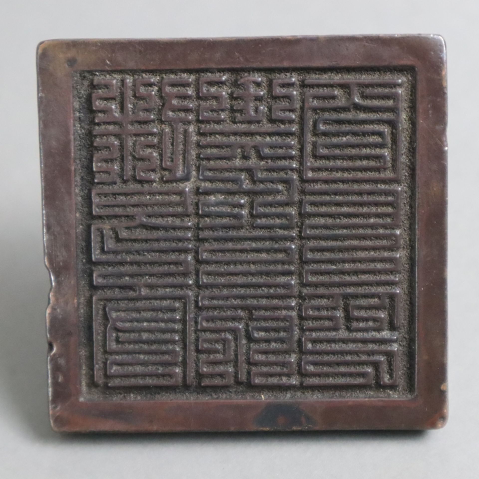 Großer Bronzestempel mit Siegelschrift - China, Nachbildung eines Bronzestempels aus der Ming-Zeit, - Image 3 of 3