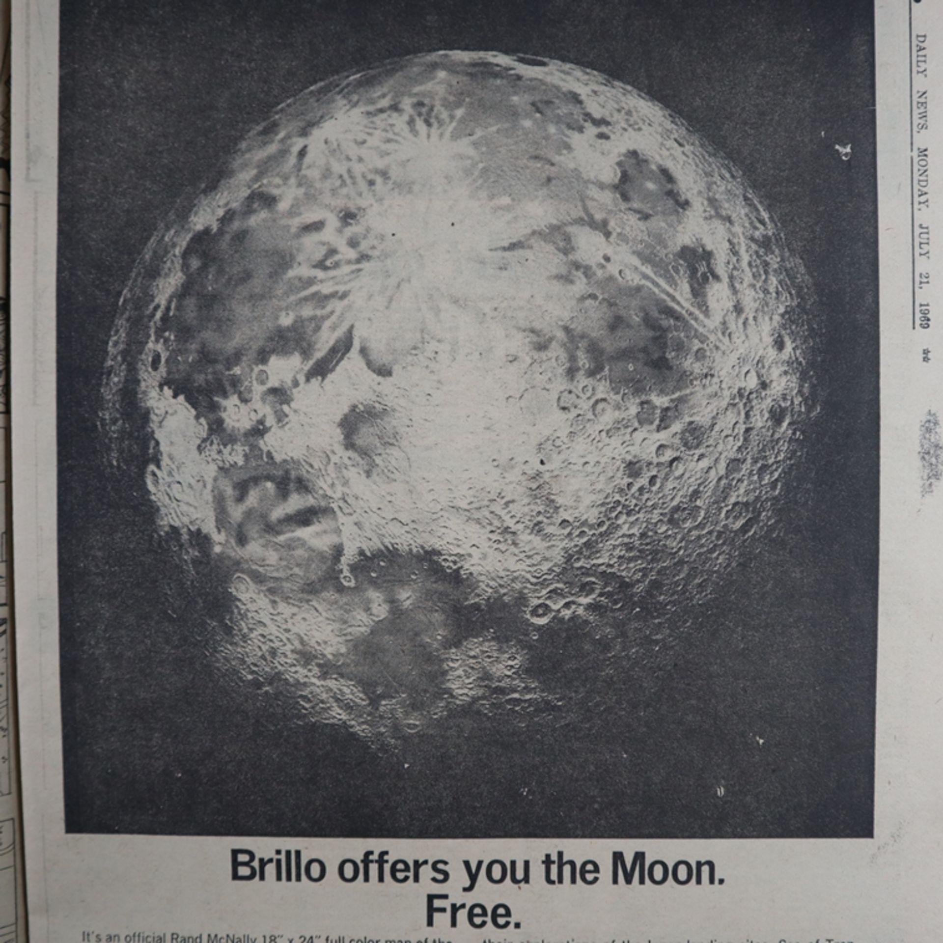 Original-Zeitung DAILY NEWS - N.Y. July 21, 1969 (21.Juli 1969), mit Bericht zur Apollo 11-Mondland - Bild 12 aus 16