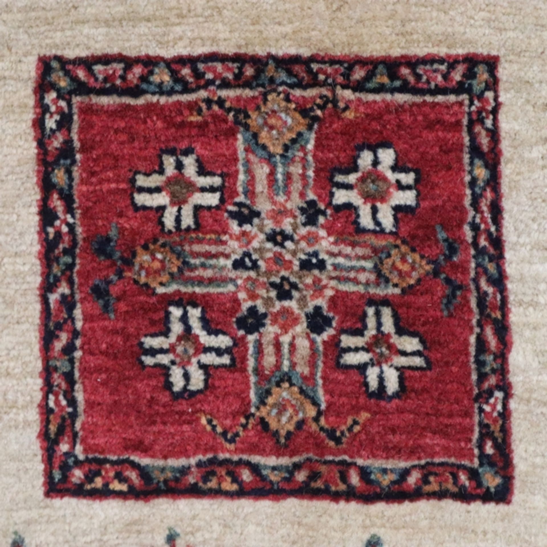 Orientteppich - Iran, Wolle, 12 Felder mit Tier- und Pflanzenmotiven, beigegrundig, florale Borte,  - Bild 4 aus 10