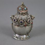 Snuffbottle - niedrig legiertes Silber bzw. versilbert, Wandung mit aufgelegten Ornamenten und mit 