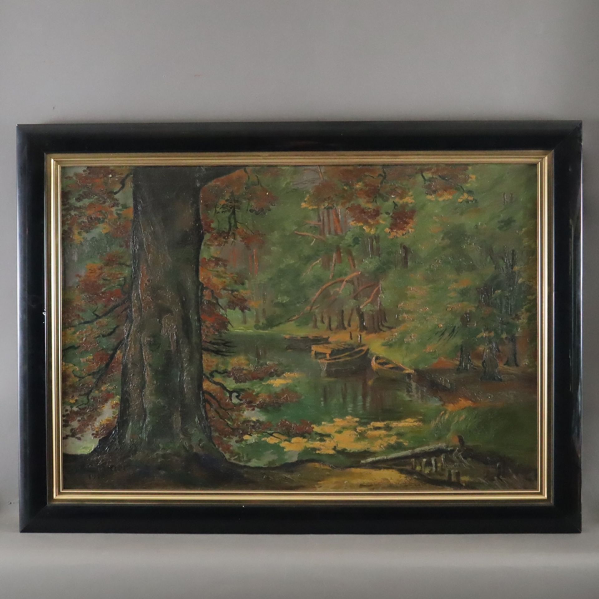 Zimmer, K. (19./20.Jh.) - Bootsanlegestelle im frühherbstlichen Wald, 1916, Öl auf Leinwand, unten  - Bild 2 aus 11