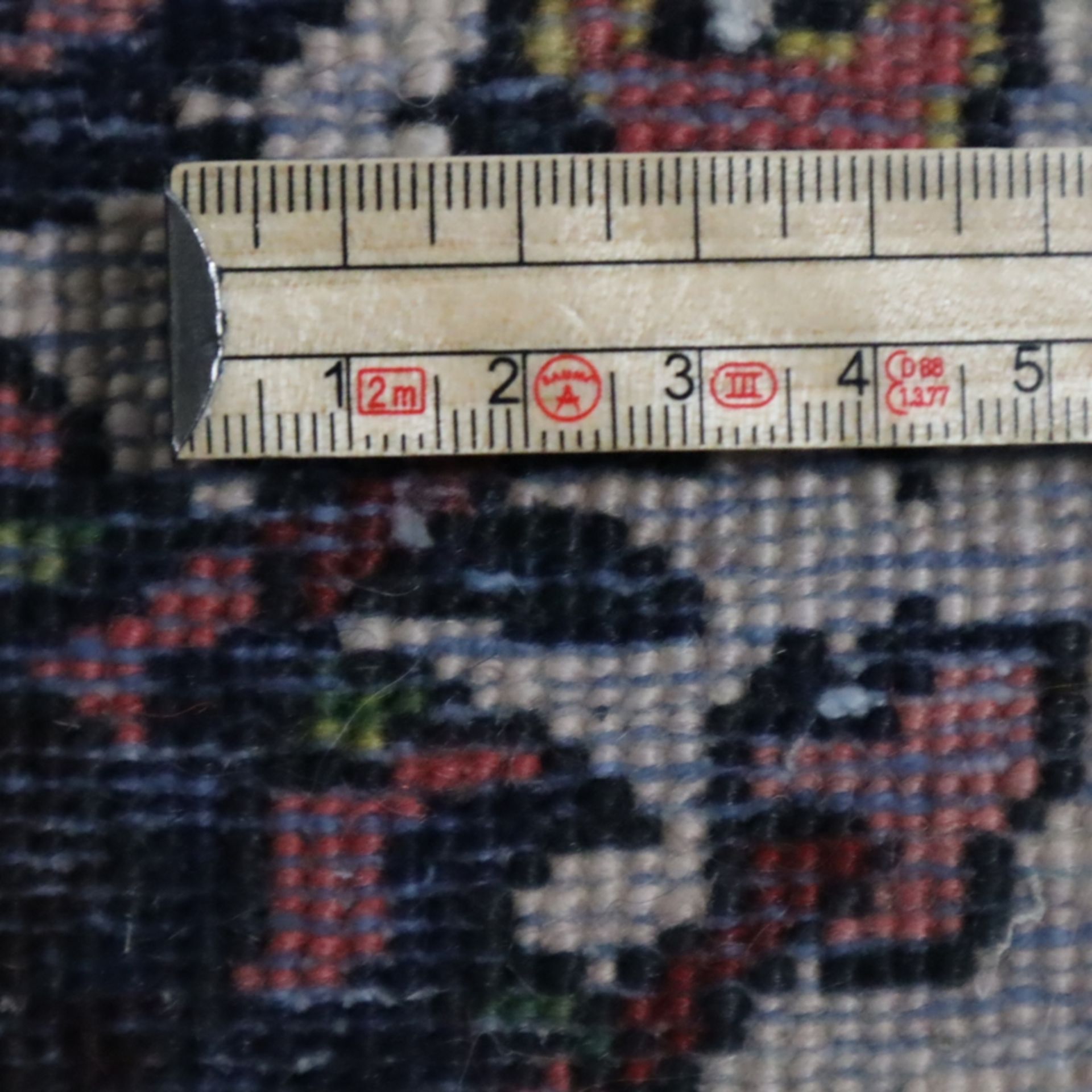 Orientteppich - 20. Jh., Wolle, floral und ornamental gemustert, Fransen an Kurzseiten, ca. 218 x 1 - Bild 7 aus 7