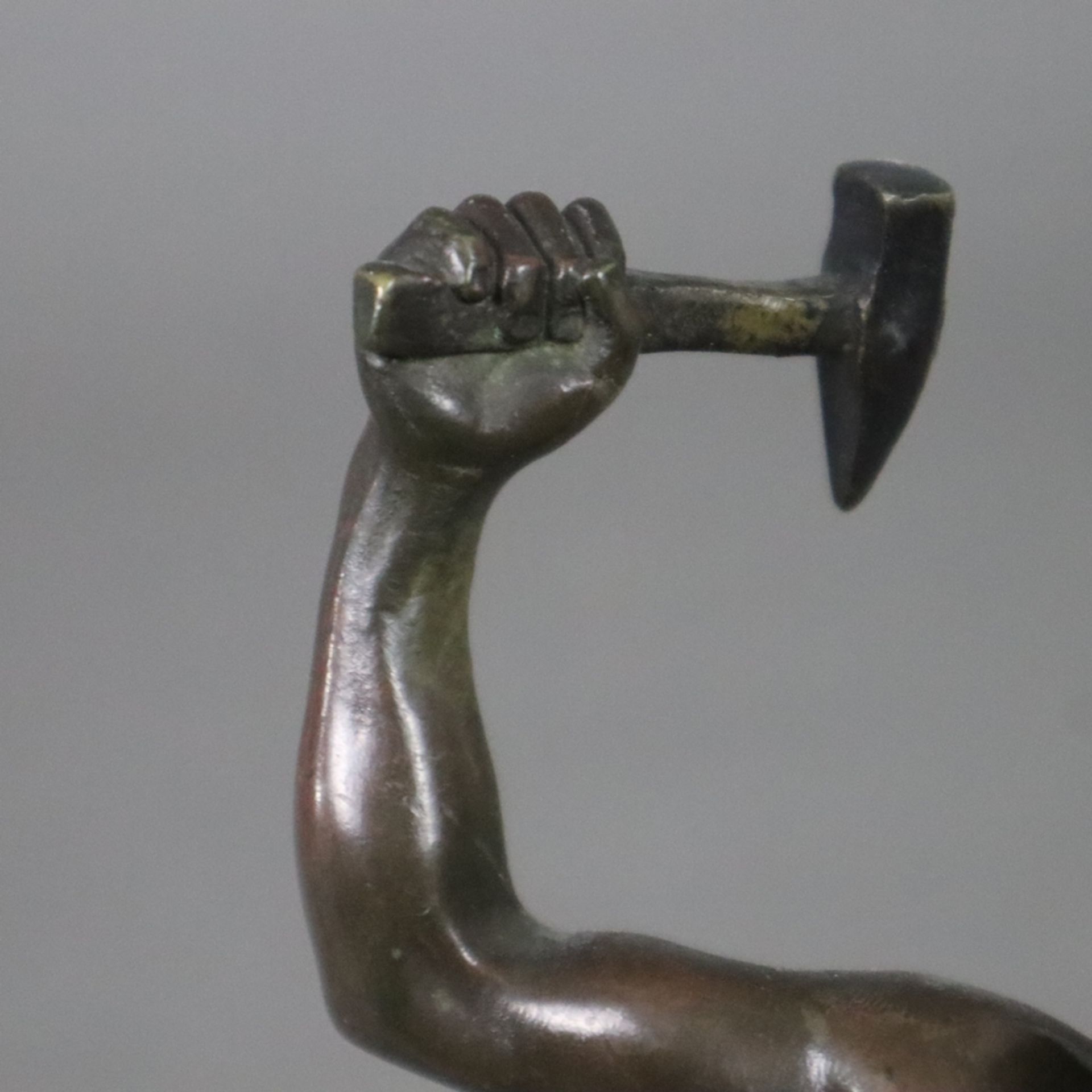 Picciole, N. (XIX / XX) - Schmied bei der Arbeit, Bronze, braun patiniert, männlicher Halbakt mit S - Bild 4 aus 9