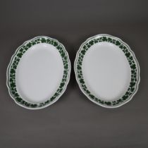 Zwei Fleischplatten - Meissen, Porzellan, Weinlaubdekor in Grün und Schwarz, Form "Neuer Ausschnitt