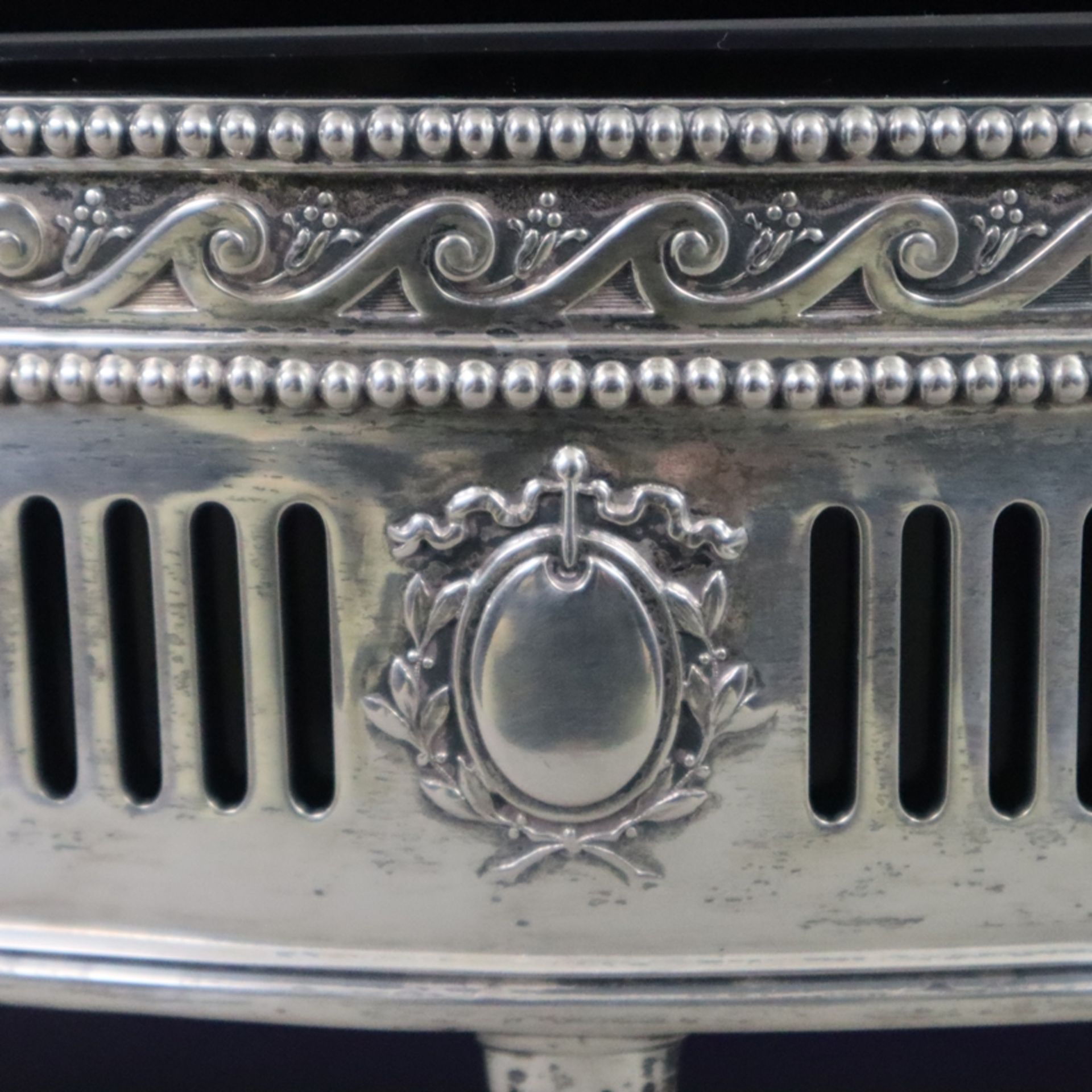 Große Glasschale im Silbergestell - 800er Silbergestell, gemarkt Halbmond/Krone, 800 und Meistermar - Image 7 of 9