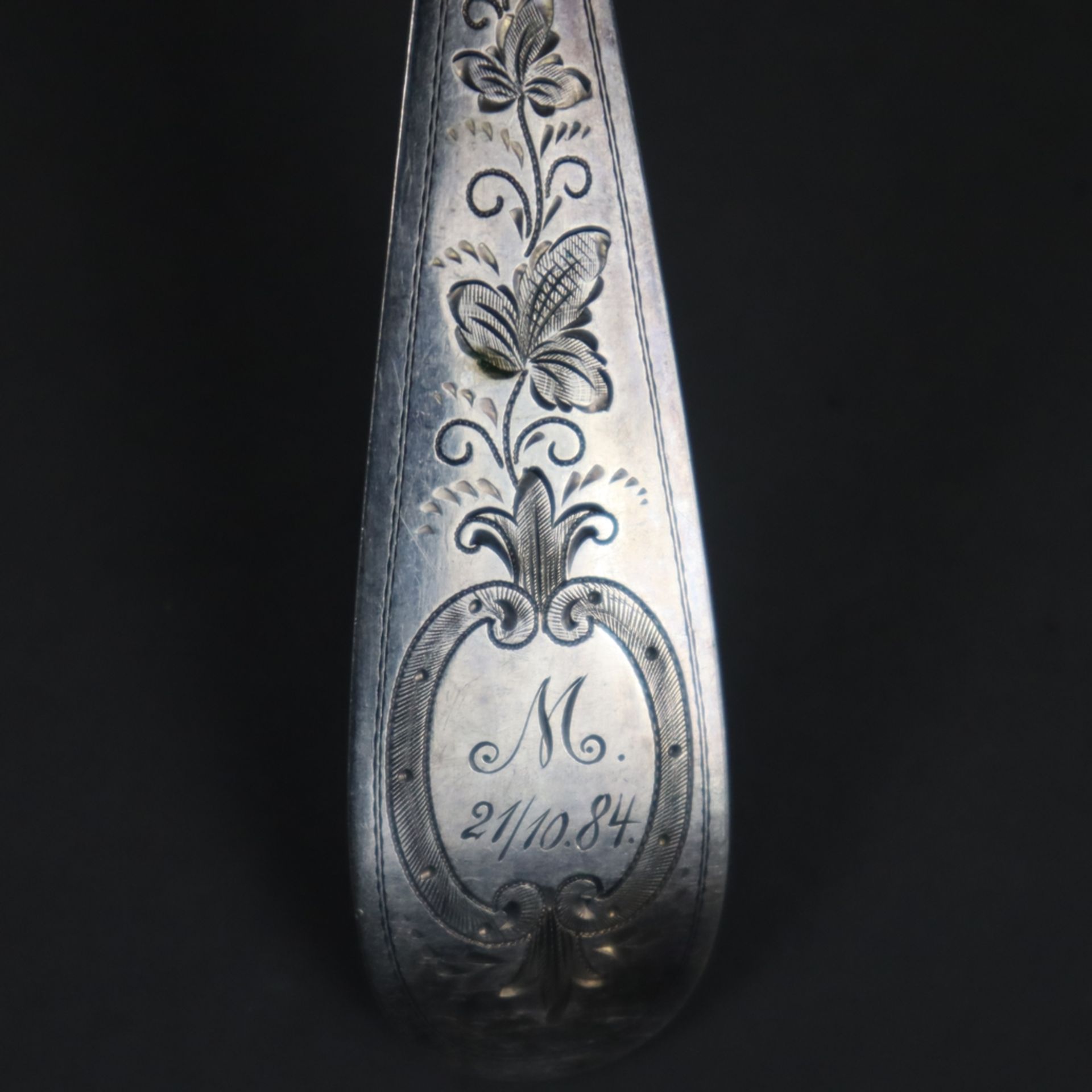 6 Speiselöffel - 750er Silber, 19.Jh., "750" gestempelt, floral gravierte Griffe mit jeweils einer  - Bild 3 aus 4