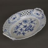 Brotkorbschale - Meissen, Porzellan, unterglasurblaues Zwiebelmuster, ovale Form mit durchbrochen g