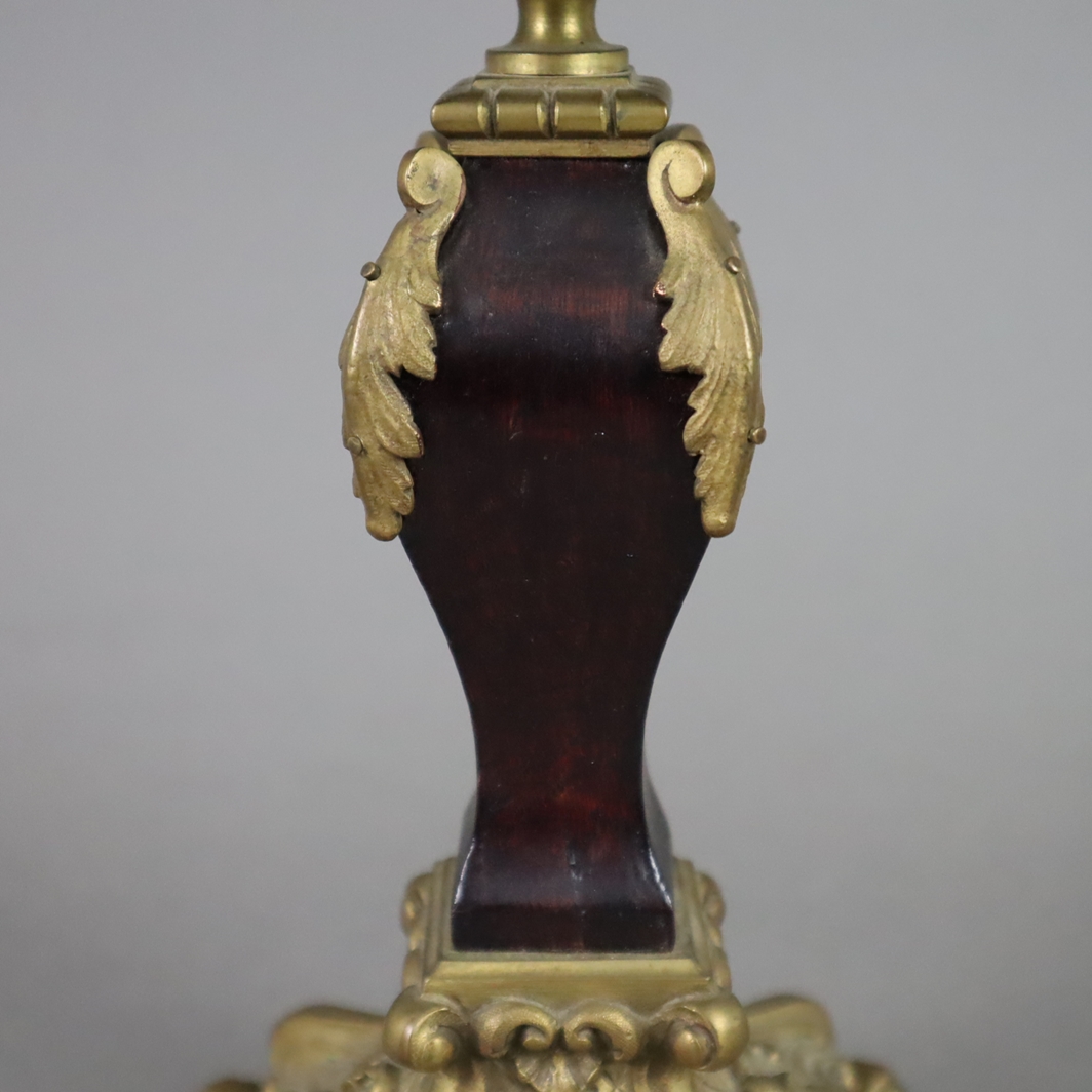 Ein Paar Kaminleuchter - um 1900, Bronzelegierung bzw. schwerer Gelbguss vergoldet, geschweifter ve - Image 5 of 6