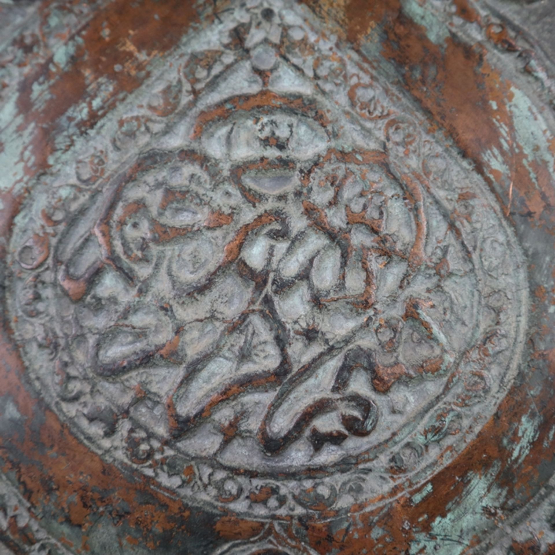 Safavidische Prozessionsstandarte "Alam" - Persien, 18. Jh. Eisen, Bronze, mit grüner Patina, Maße: - Image 5 of 11