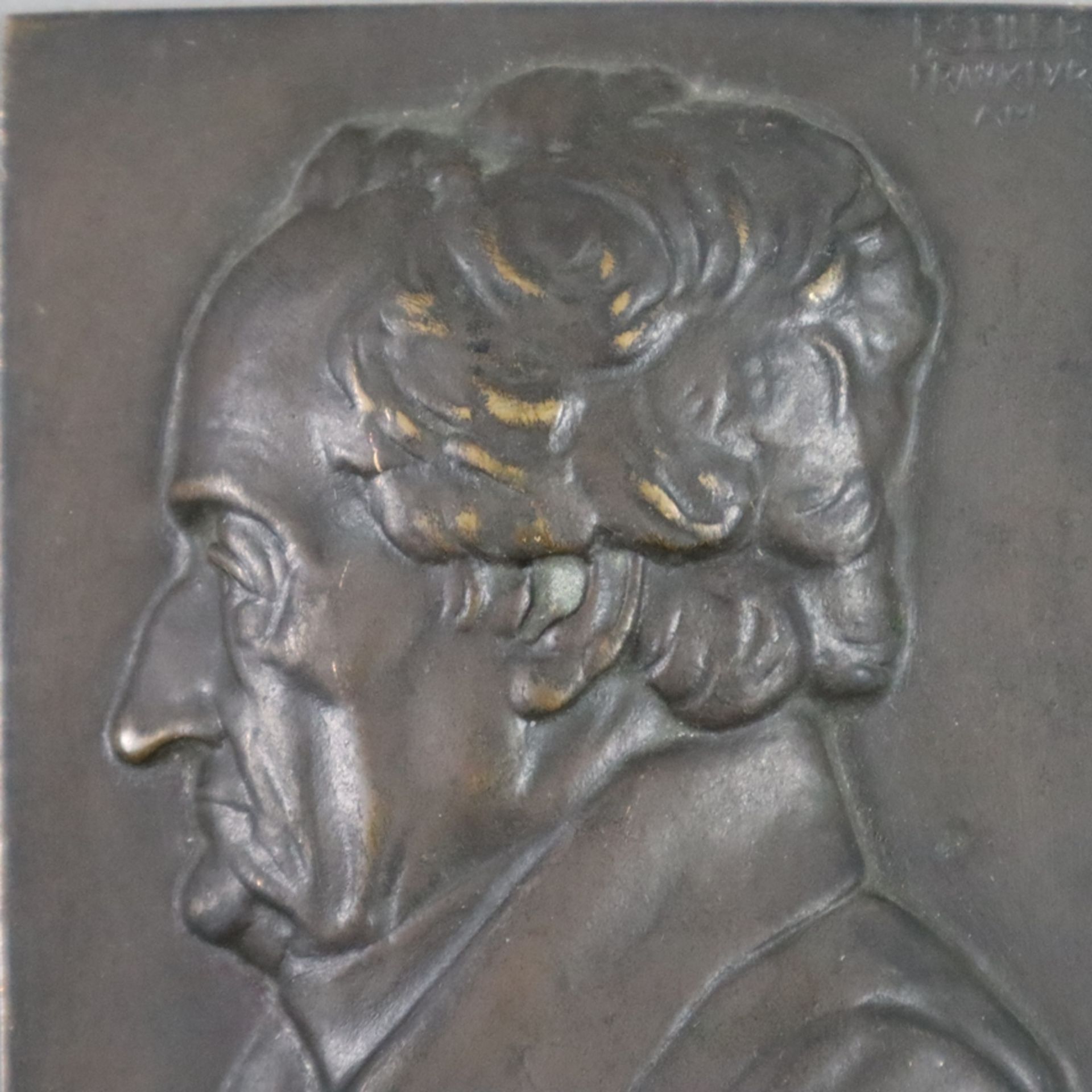 Seiler, Paul (1873 Neustadt im Schwarzwald - 1934 Frankfurt am Main) - Reliefbild "Goethe", Bronze, - Bild 2 aus 5