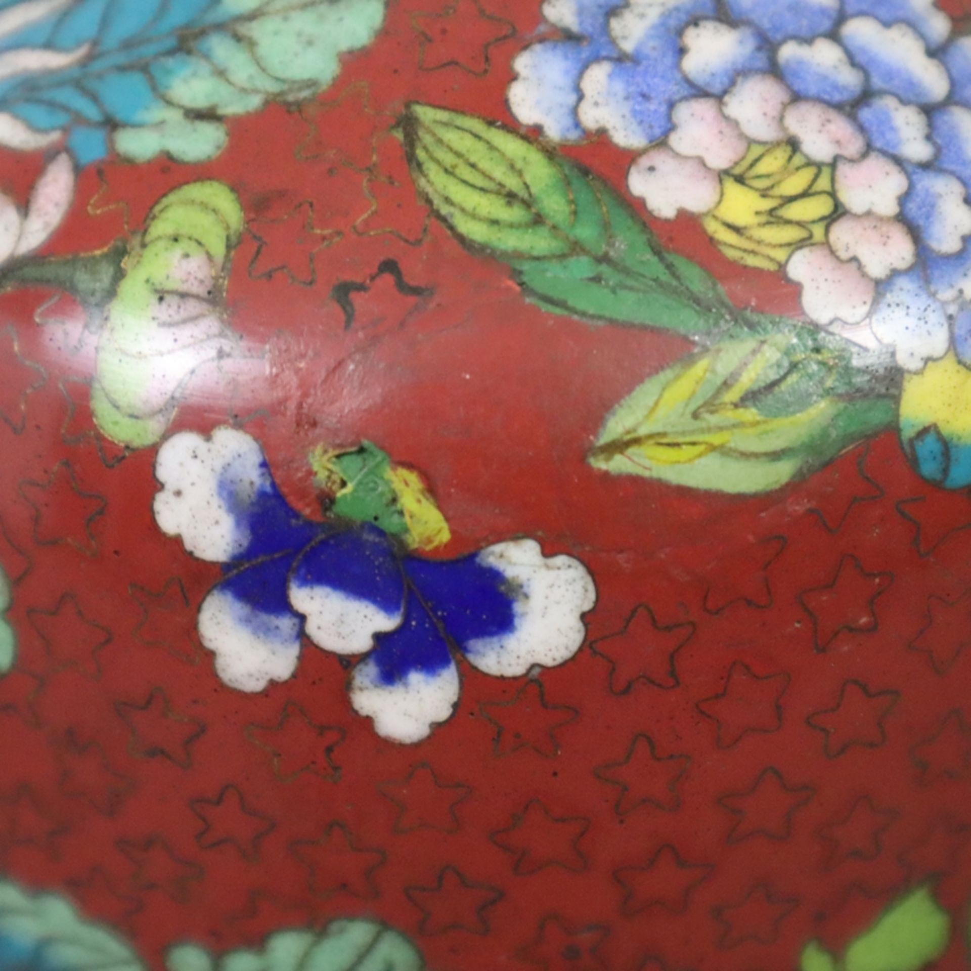 Cloisonné Vase - China, ausgehende Qing-Dynastie, Balusterform mit langgezogenem Hals und ausgestel - Bild 7 aus 10