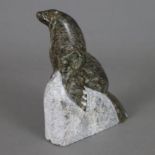 Tierskulptur "Seehund" - grau-brauner Stein, geschnitzt, leicht stilisierte Darstellung eines Seehu