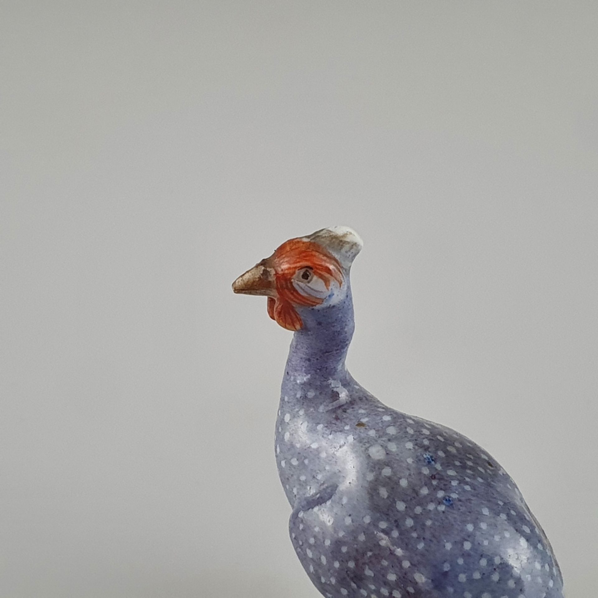 Miniaturfigur Perlhuhn - Meissen, Porzellan, auf rundem Sockel, naturalistisch modelliert und staff - Bild 2 aus 7