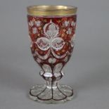 Fußglas - Böhmen 19. Jh., farbloses Glas, rot gebeizt, bemalt in Gold und Weiß, geschliffen, achtpa