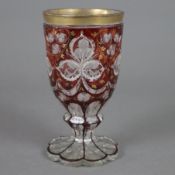 Fußglas - Böhmen 19. Jh., farbloses Glas, rot gebeizt, bemalt in Gold und Weiß, geschliffen, achtpa