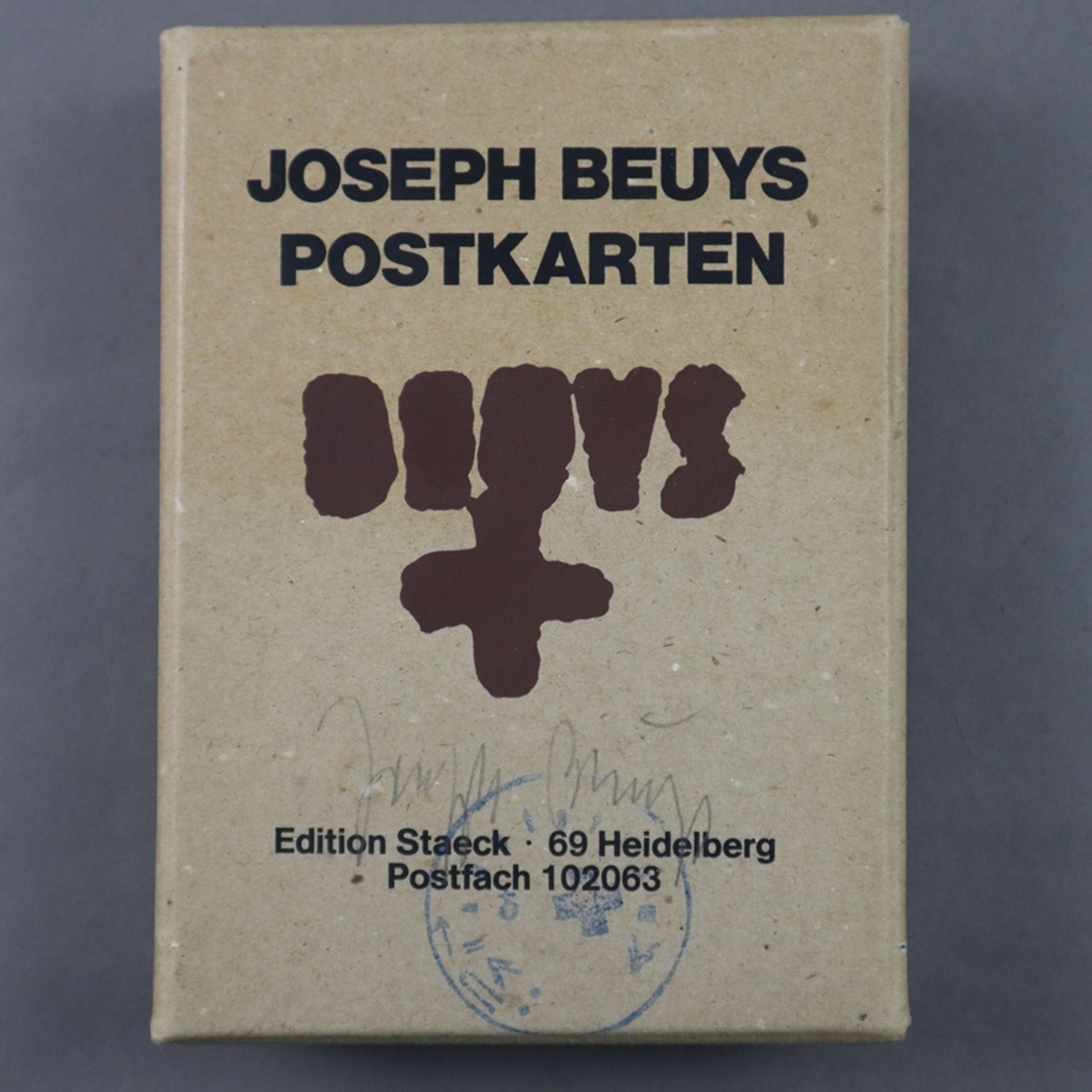 Beuys, Joseph (1921 Krefeld-1986 Düsseldorf) - Pappschachtel mit ca. 30 Postkarten, davon zwei gest - Bild 2 aus 11